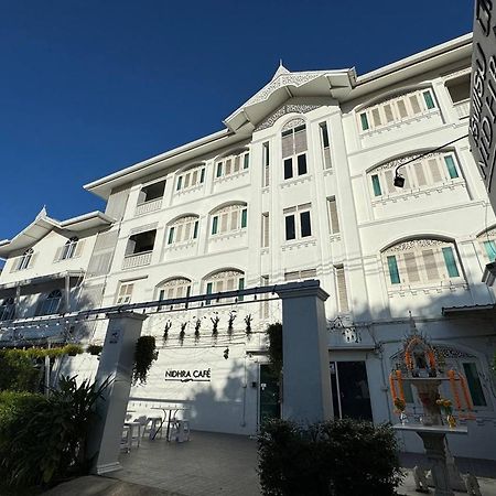 Nidhra Lanna Hotel Чиангмай Екстериор снимка