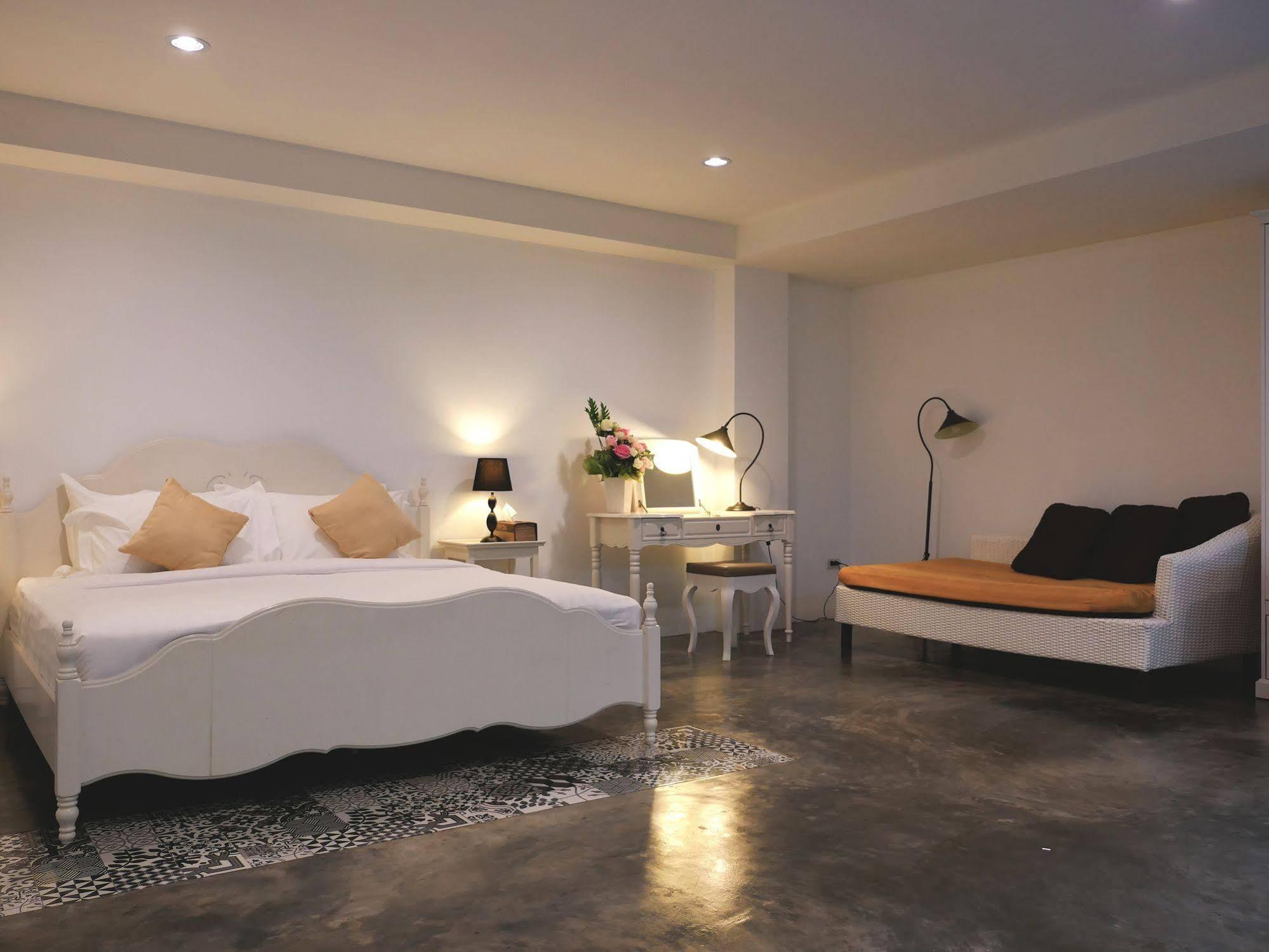 Nidhra Lanna Hotel Чиангмай Екстериор снимка