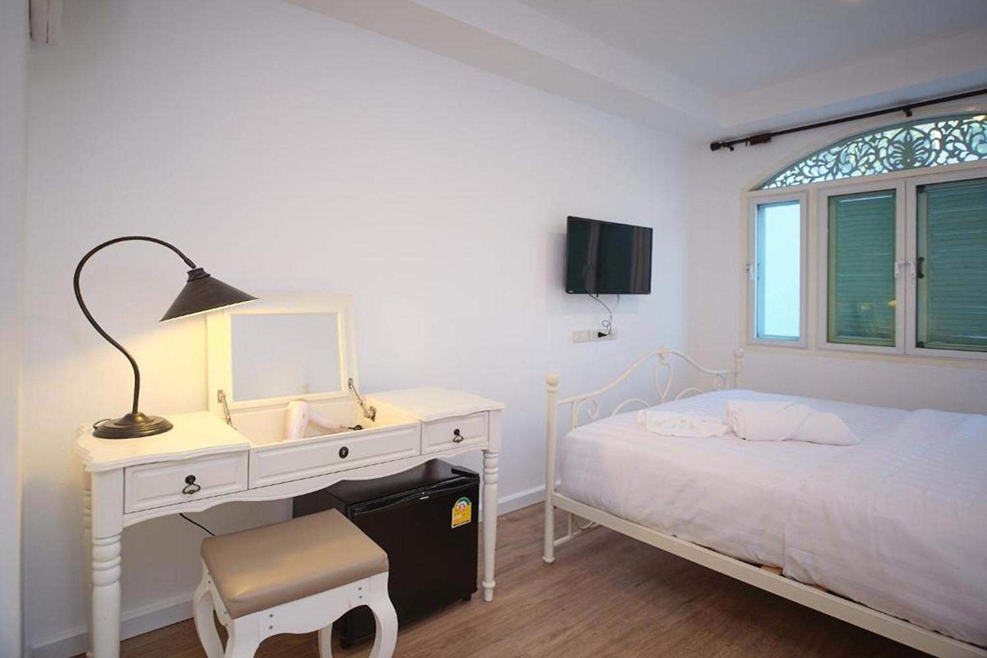 Nidhra Lanna Hotel Чиангмай Екстериор снимка