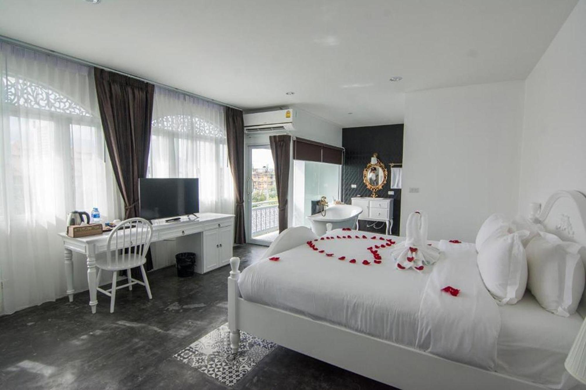 Nidhra Lanna Hotel Чиангмай Екстериор снимка