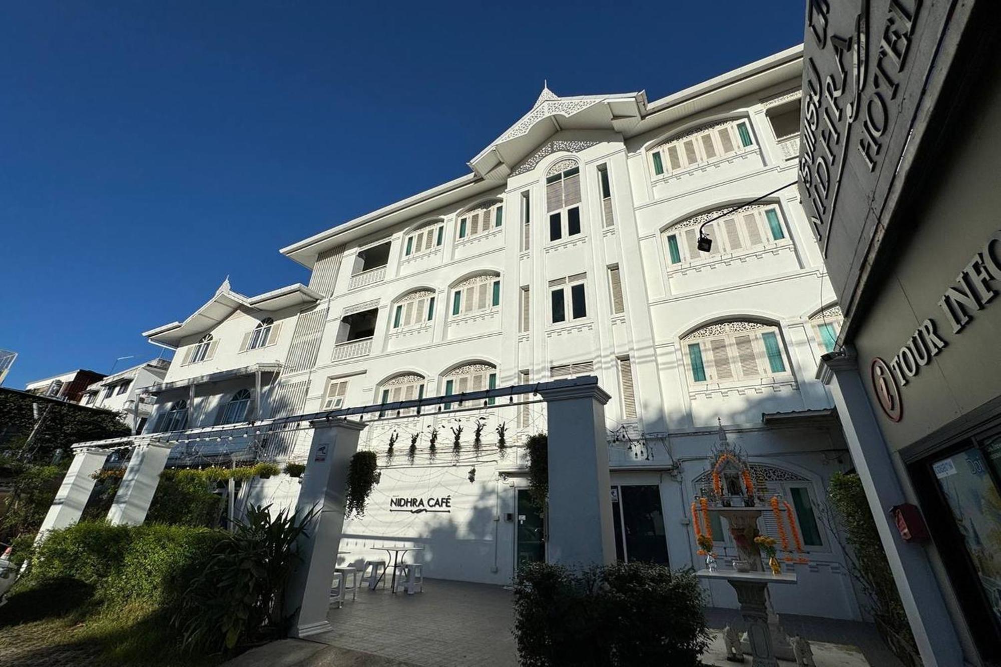Nidhra Lanna Hotel Чиангмай Екстериор снимка