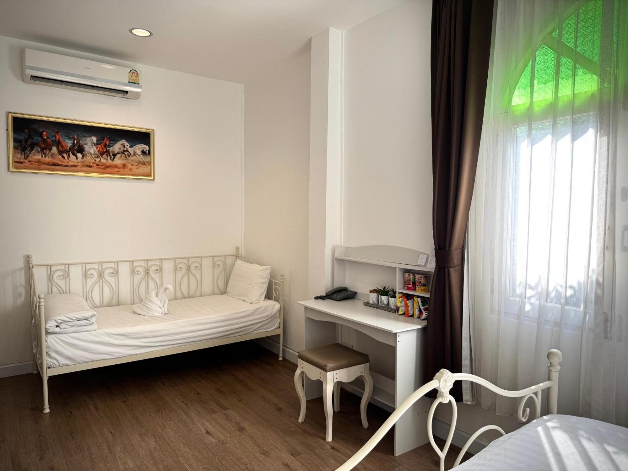 Nidhra Lanna Hotel Чиангмай Екстериор снимка
