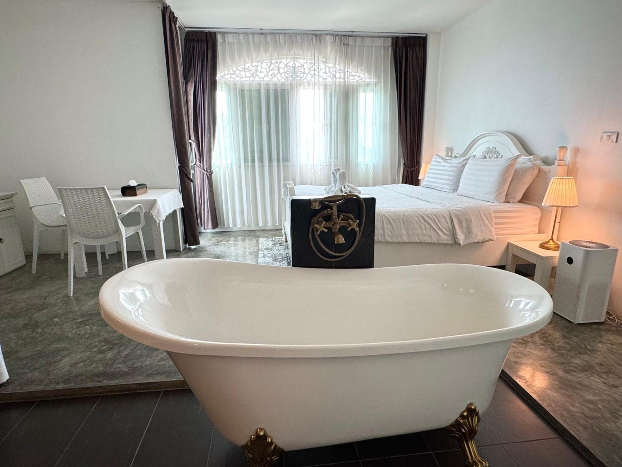 Nidhra Lanna Hotel Чиангмай Екстериор снимка