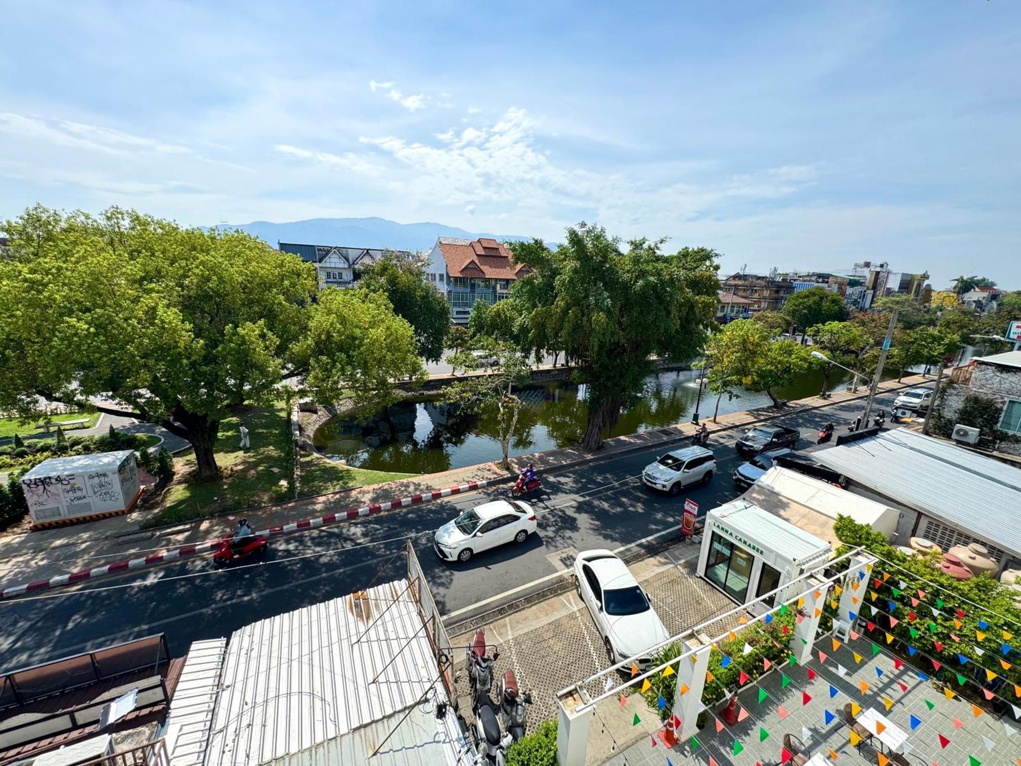 Nidhra Lanna Hotel Чиангмай Екстериор снимка