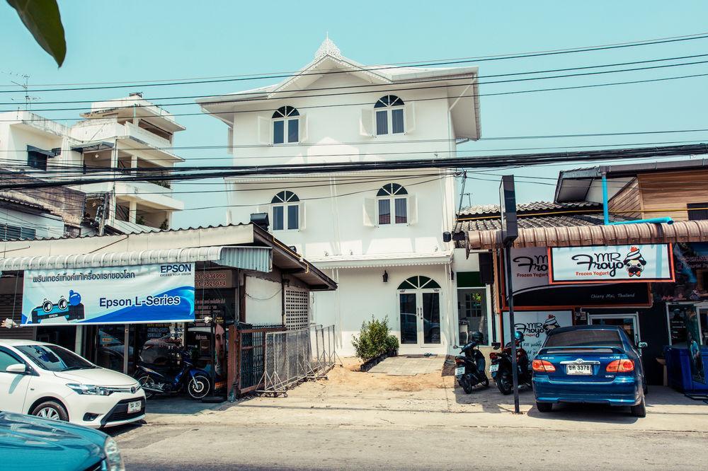 Nidhra Lanna Hotel Чиангмай Екстериор снимка