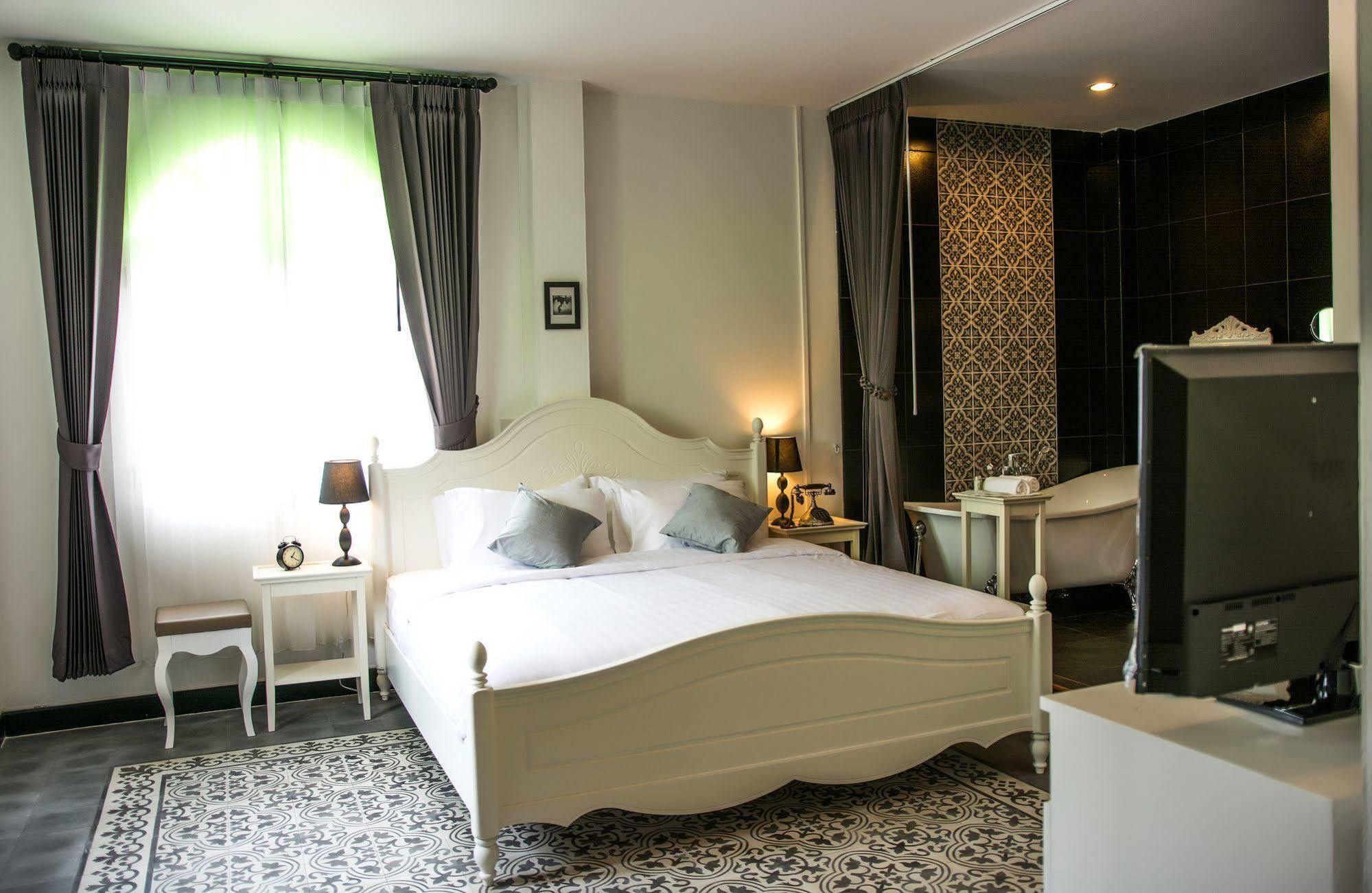 Nidhra Lanna Hotel Чиангмай Екстериор снимка